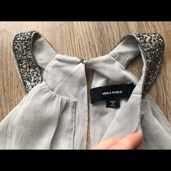 4/16$ NWOT vero moda elegant gray top - Picture 2 of 7